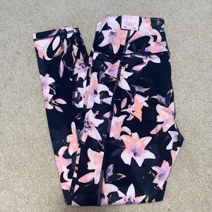Victoria Secret Incredible Essential Leggings